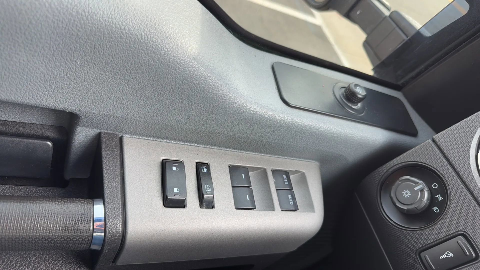 Used 2015 Ford F250 XLT w/ Snow Plow Prep Package image 19