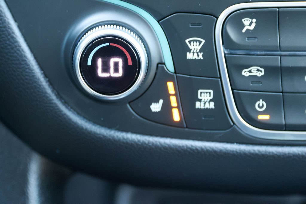 Used 2024 Chevrolet Equinox LT FWD image 17