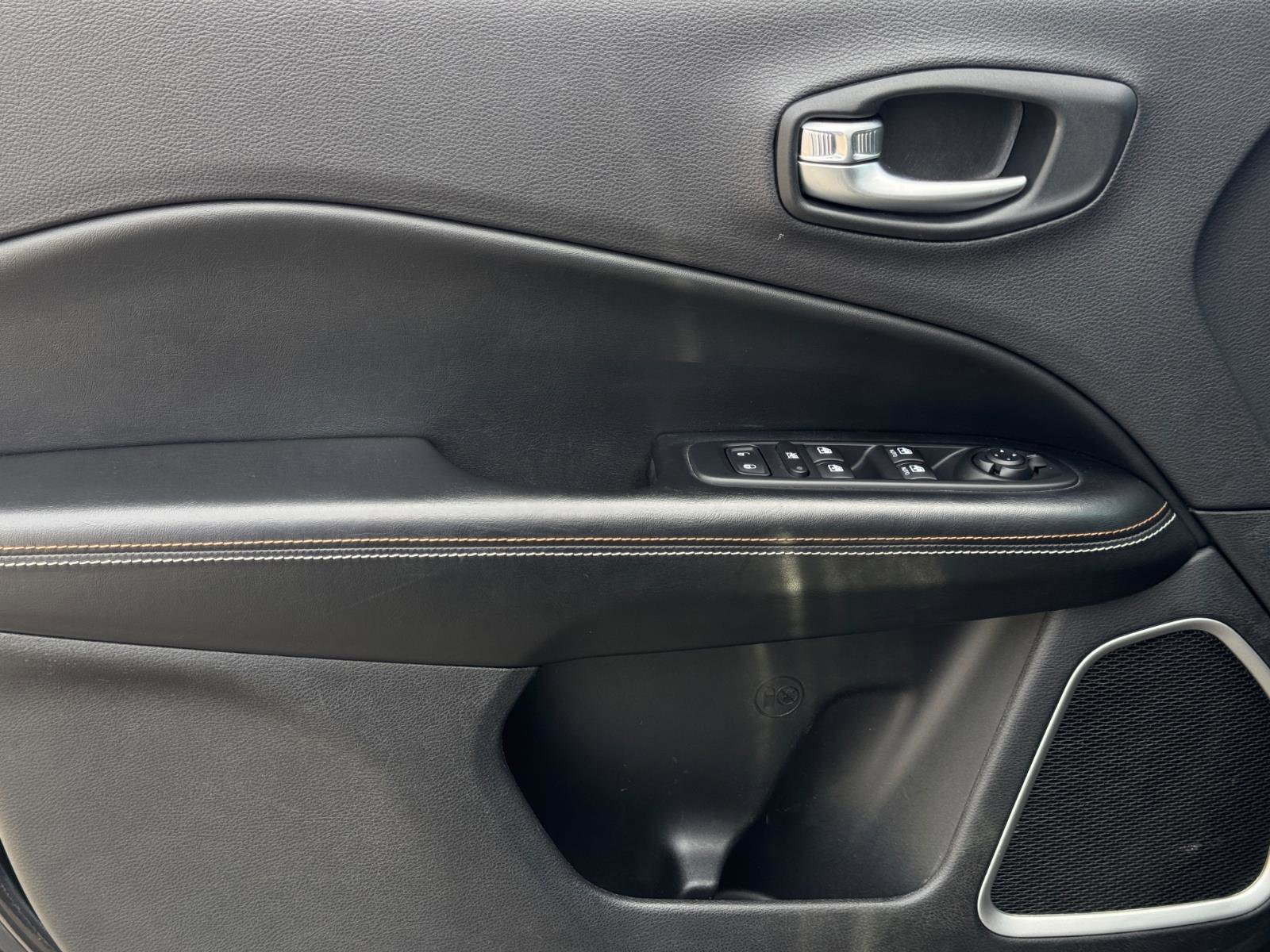 Used 2017 Jeep Compass Latitude w/ Popular Equipment Group AWD/4WD image 14