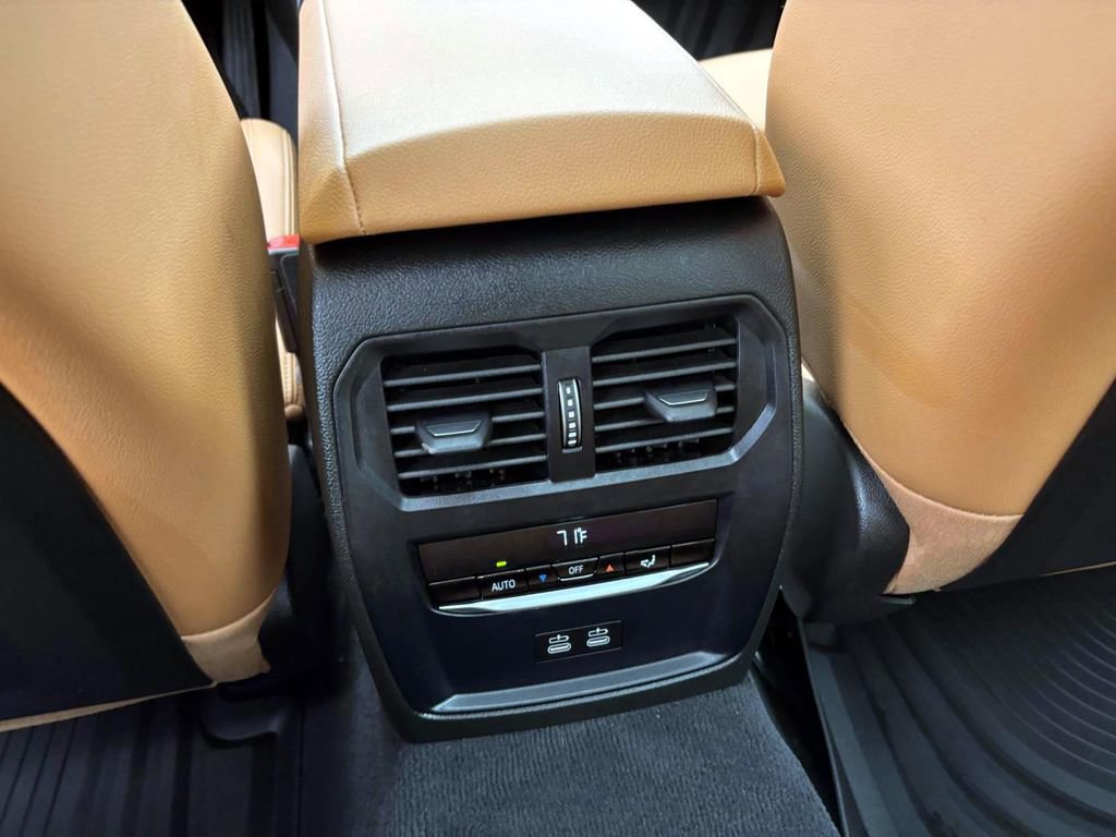 Used 2025 BMW 330i xDrive Sedan w/ Premium Package image 32