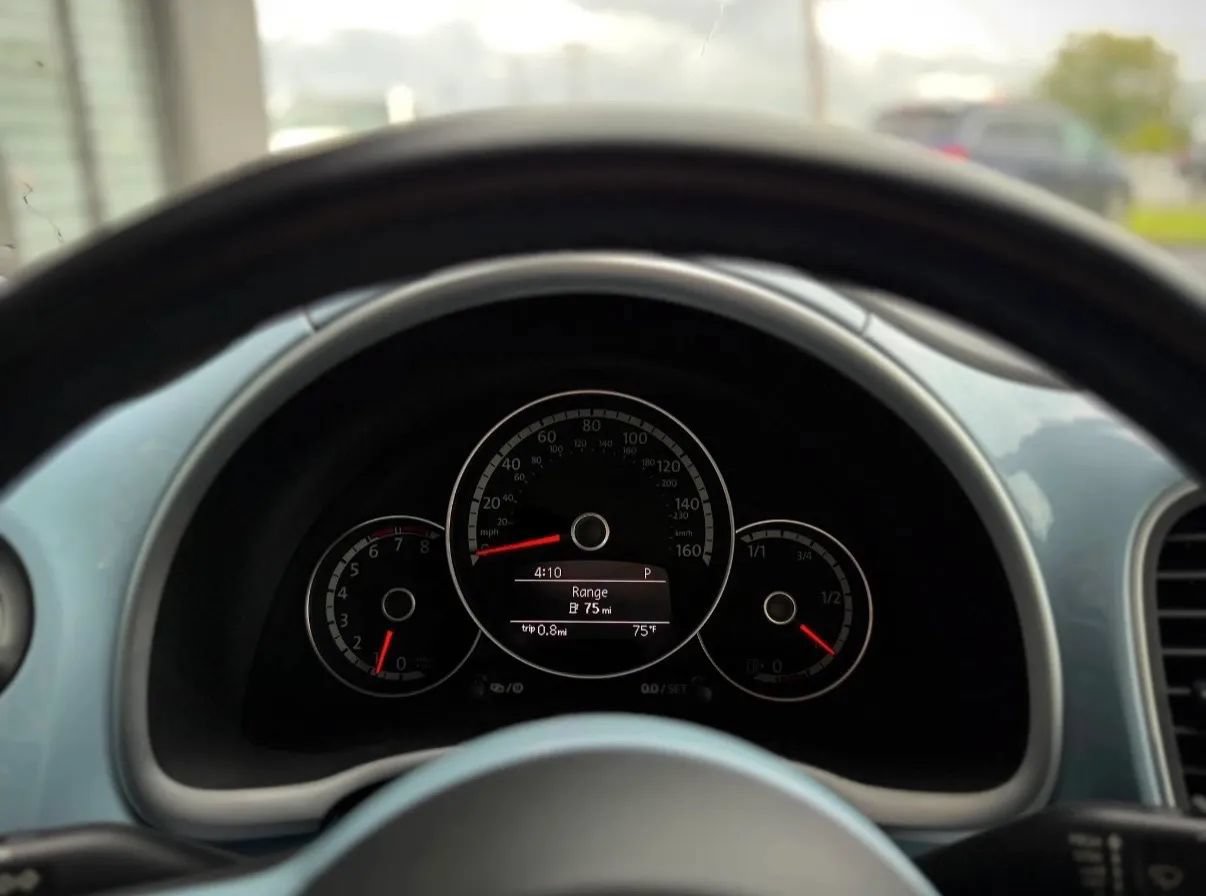 Used 2013 Volkswagen Beetle 2.5 FWD image 11