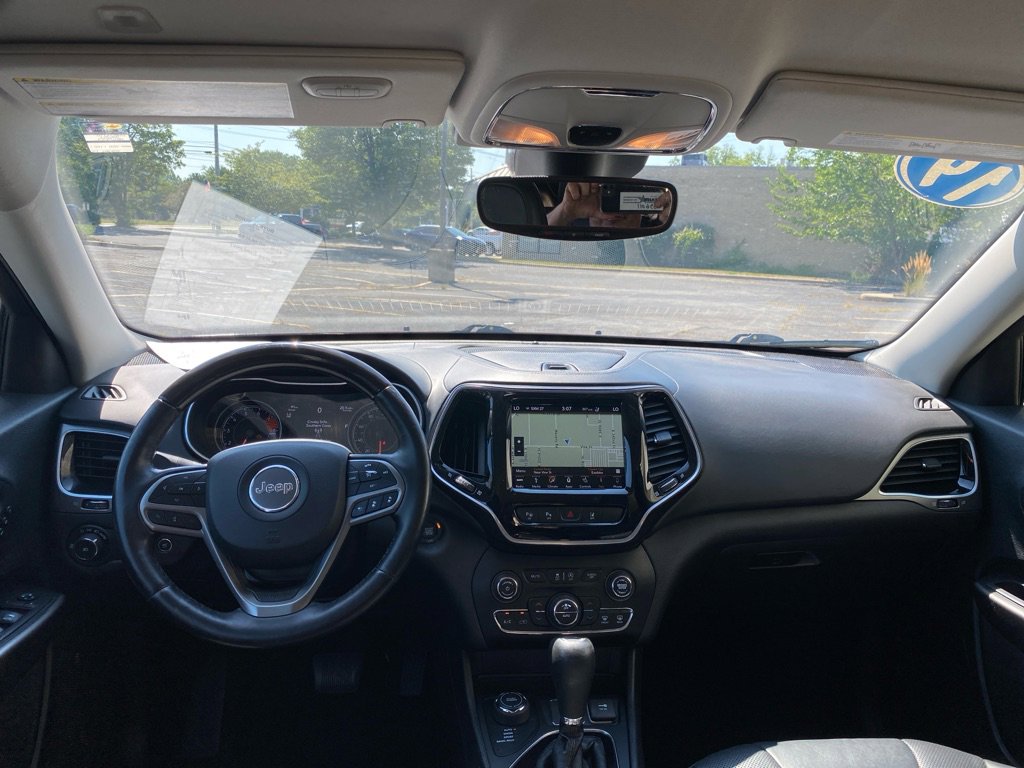 Used 2019 Jeep Cherokee Overland w/ Technology Group image 17