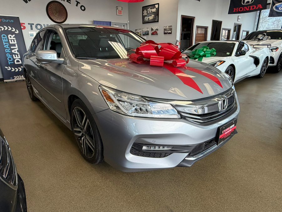 Used 2017 Honda Accord Touring image 2