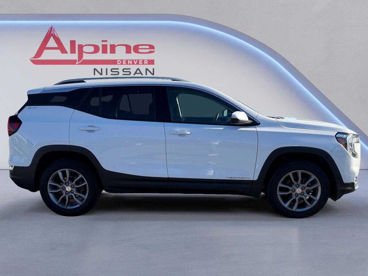 Used 2024 GMC Terrain SLT AWD/4WD image 6