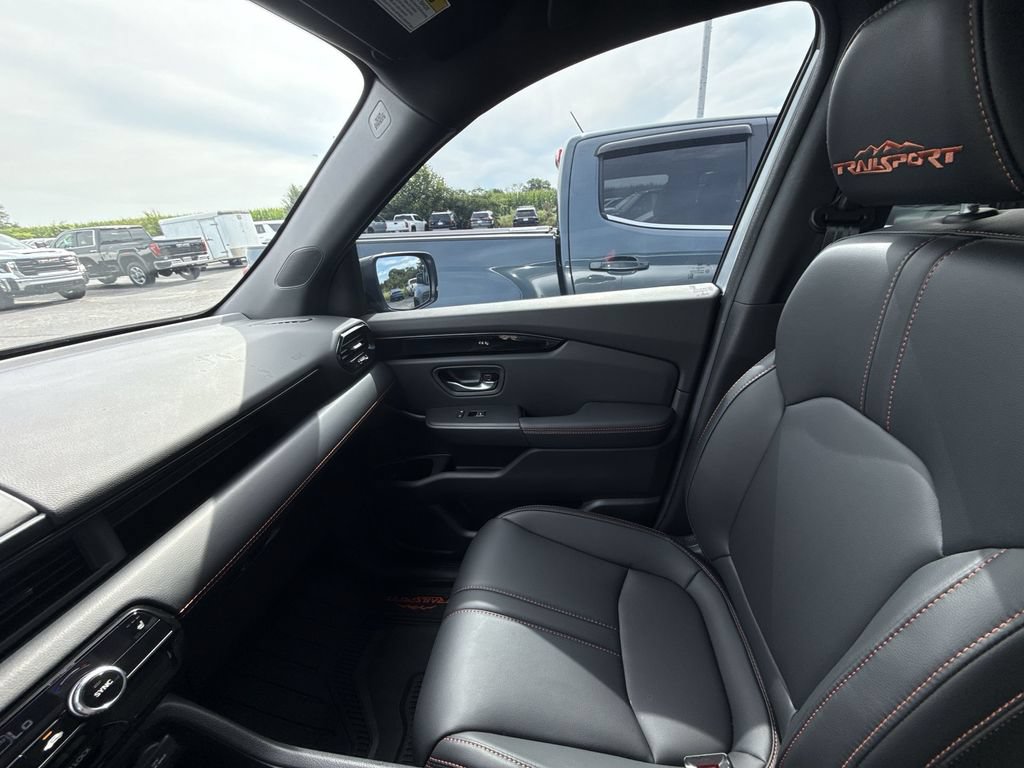 Used 2025 Honda Pilot TrailSport image 26