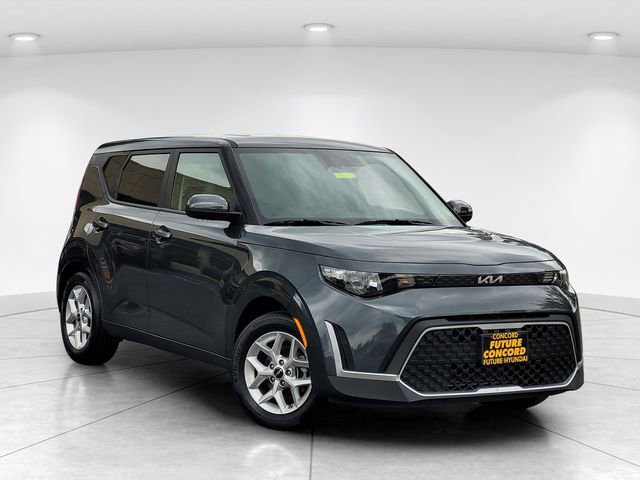 Used 2025 Kia Soul LX FWD image 1