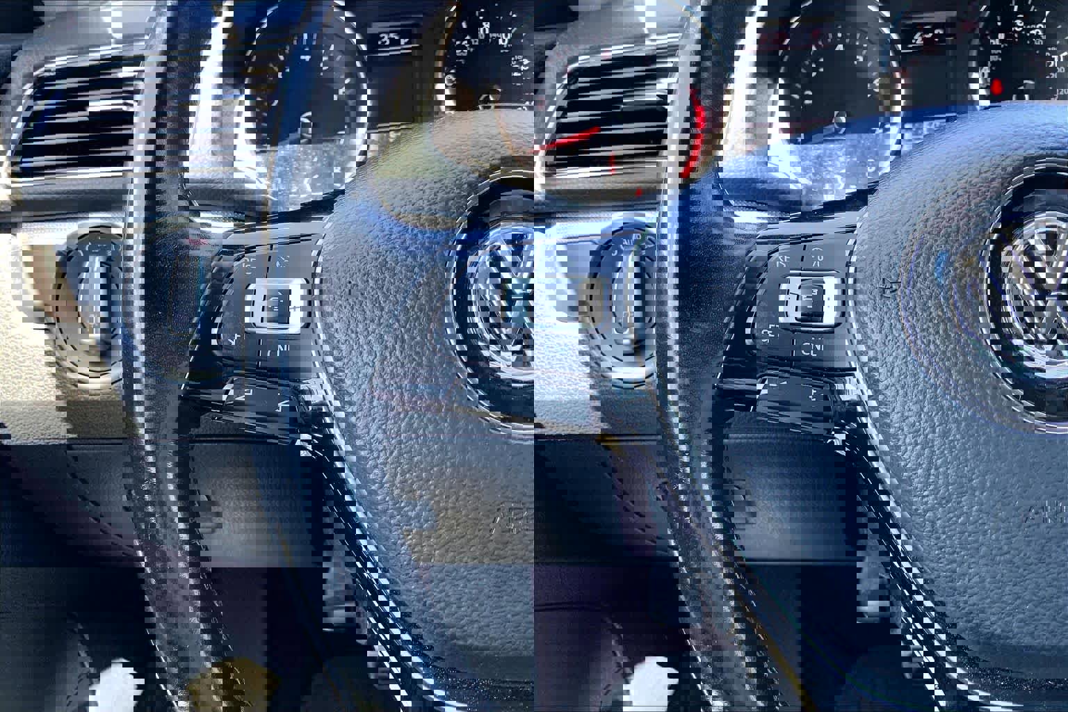 Used 2018 Volkswagen Passat 2.0T R-Line w/ R-Line Lighting Package FWD image 23