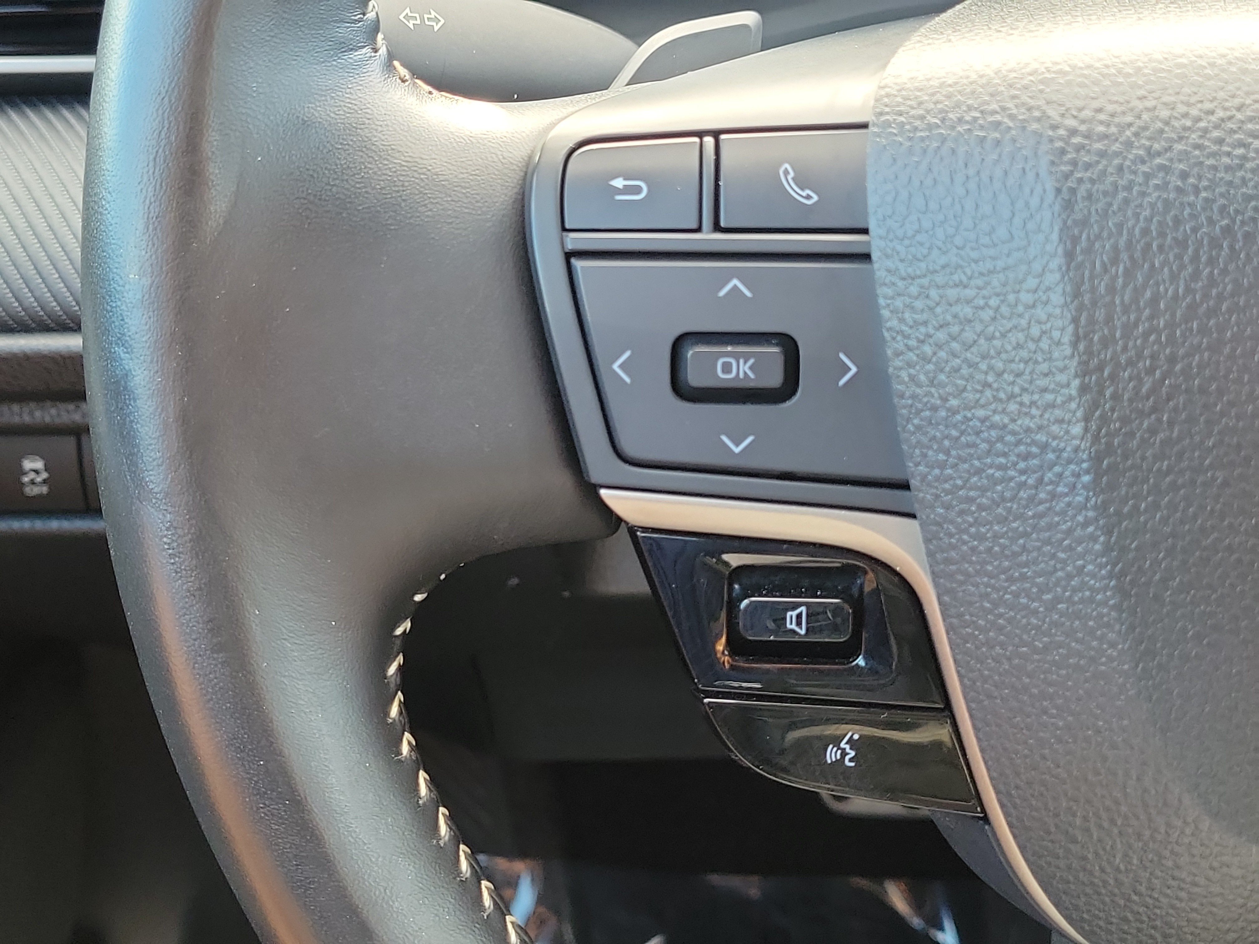 Used 2025 Toyota Camry SE w/ Convenience Package FWD image 20