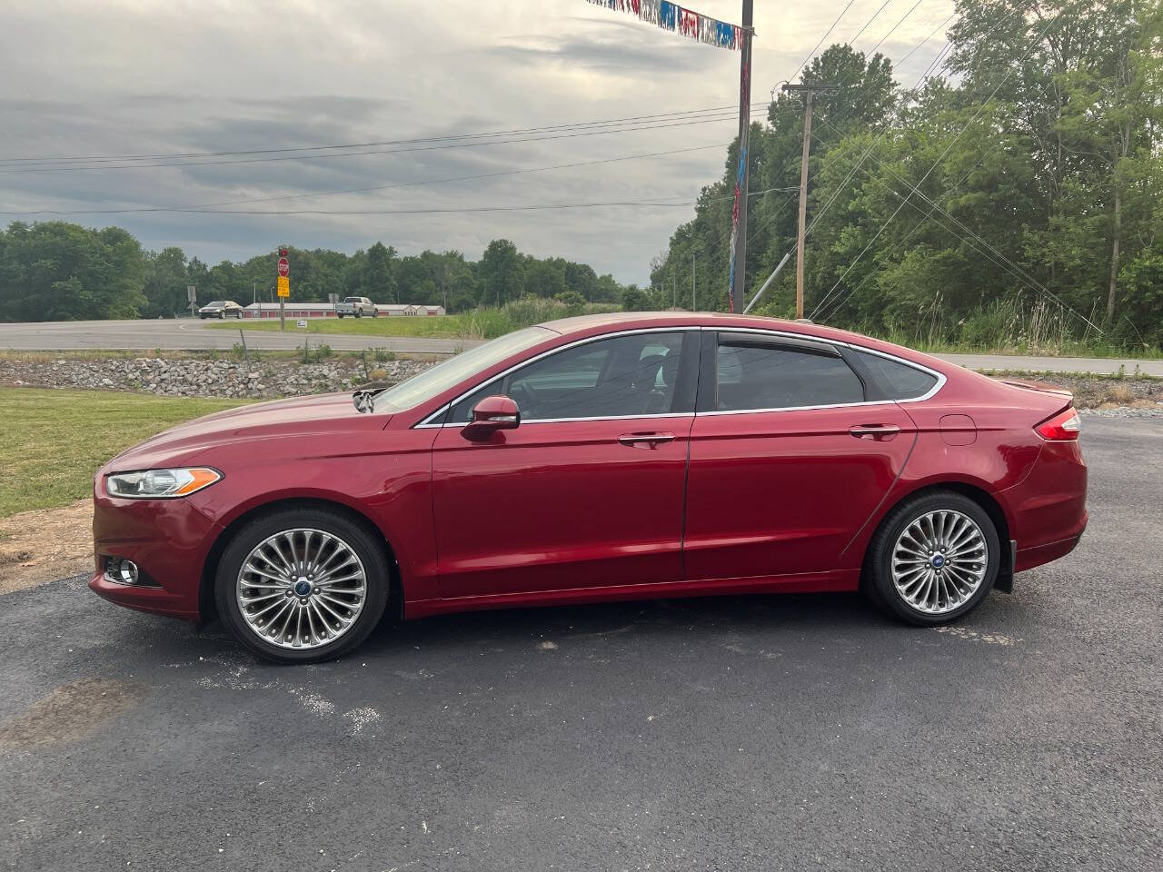 Used 2013 Ford Fusion Titanium FWD image 2