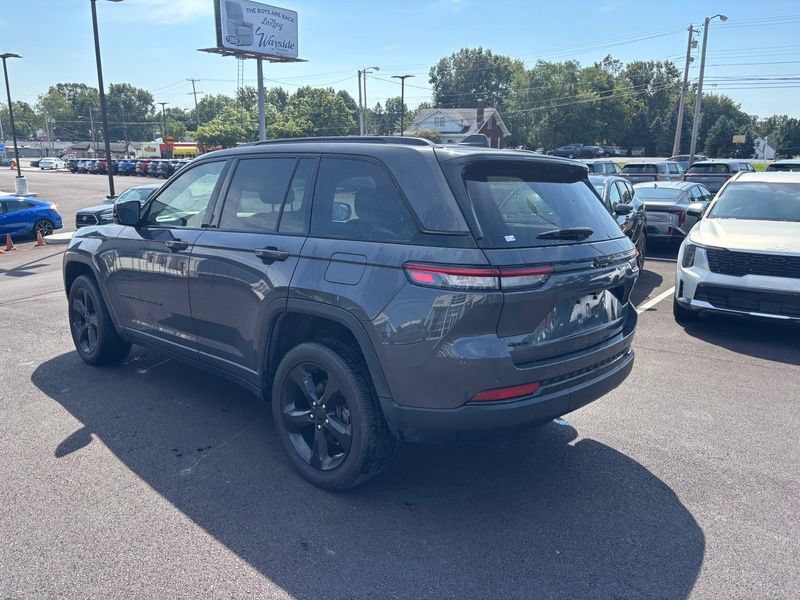 Used 2023 Jeep Grand Cherokee Altitude AWD/4WD image 6