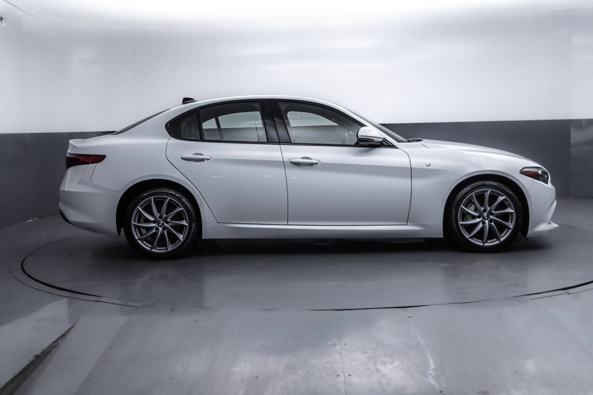 Used 2022 Alfa Romeo Giulia Ti AWD/4WD image 13