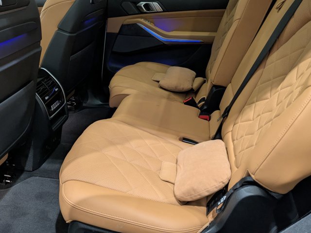 Used 2023 BMW X7 xDrive40i w/ Premium Package AWD/4WD image 21
