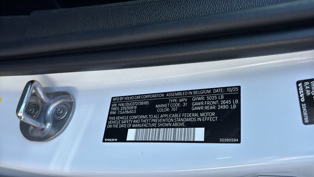 Certified 2026 Volvo XC40 B5 Plus AWD/4WD image 34