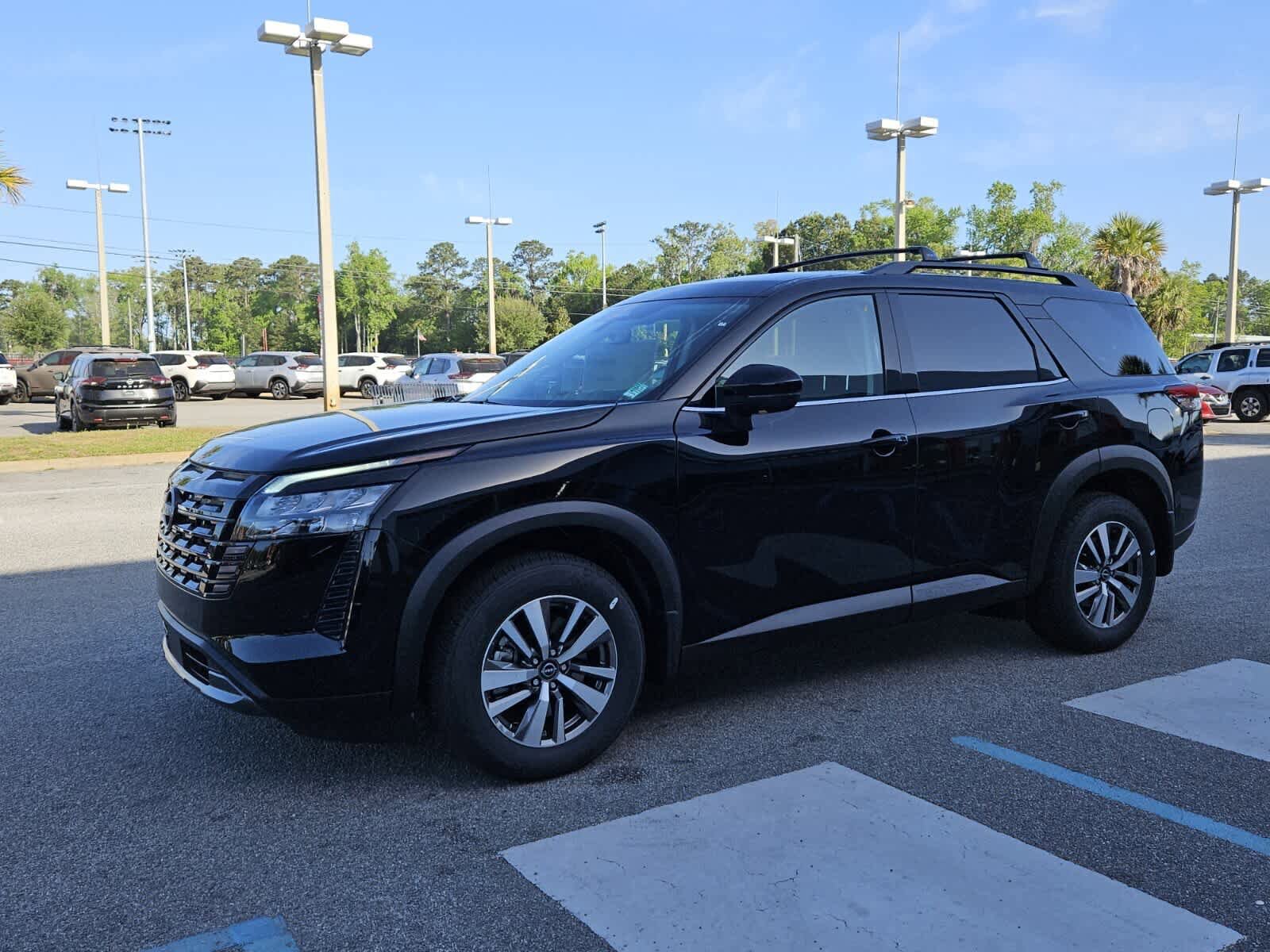 New 2026 Nissan Pathfinder SL FWD image 2