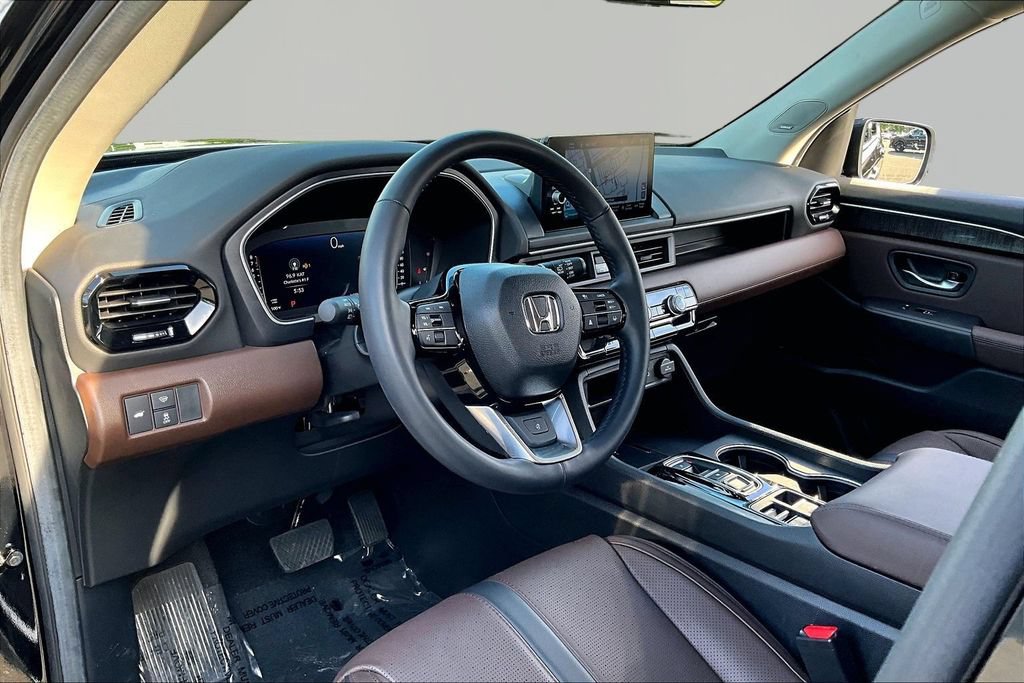 Used 2025 Honda Pilot Elite image 14