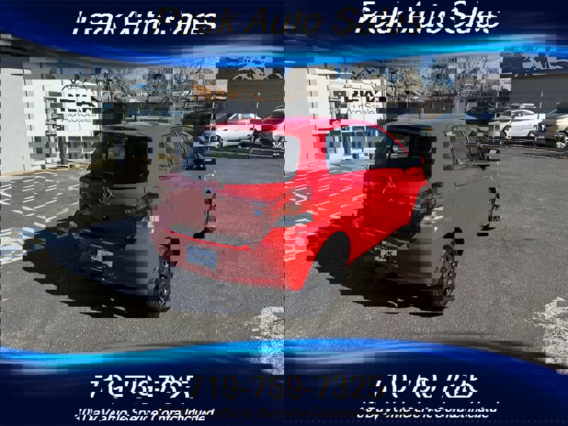 Used 2010 Toyota Yaris 4-Door Hatchback image 7