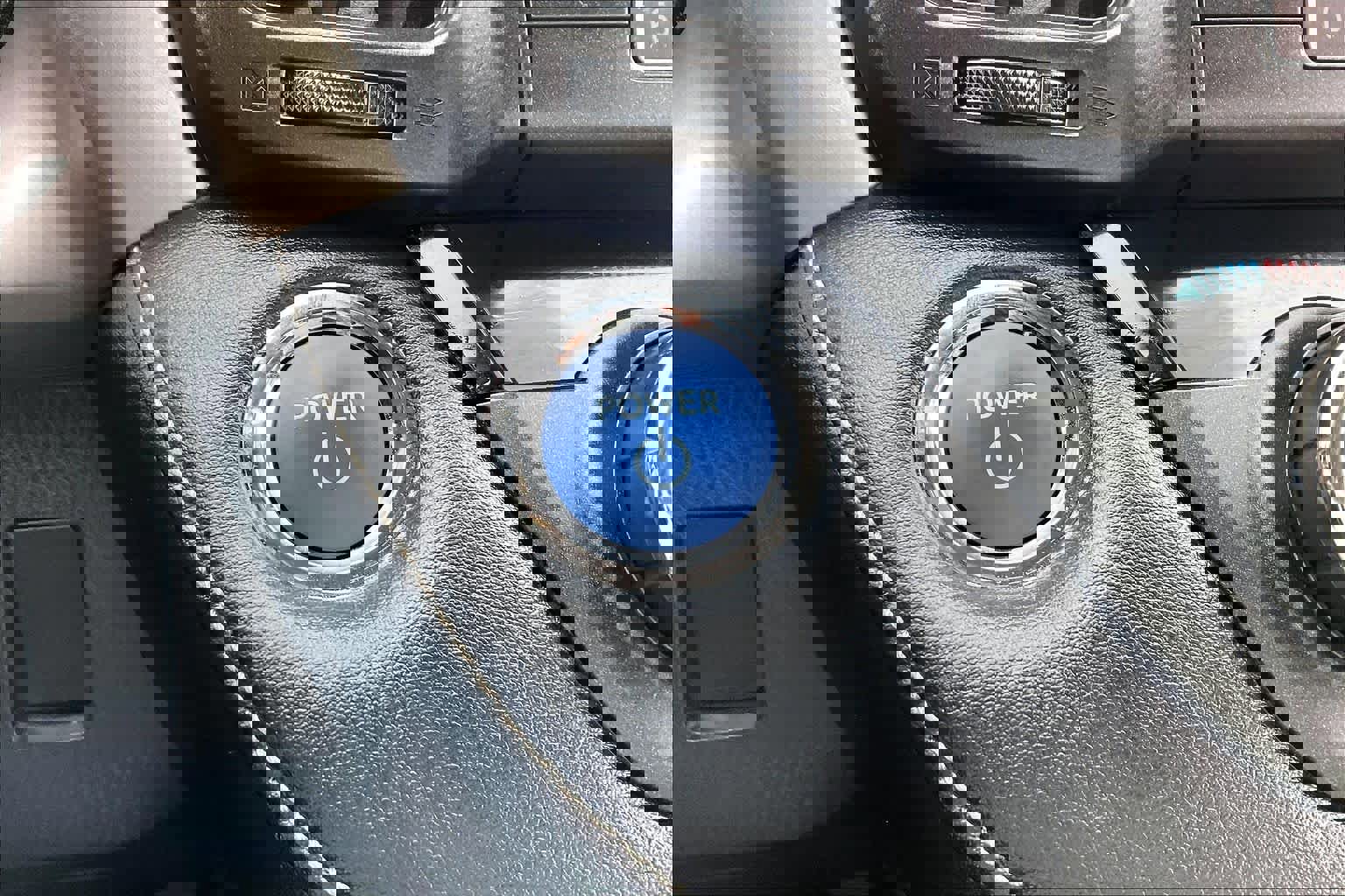 Used 2018 Toyota RAV4 Limited image 32