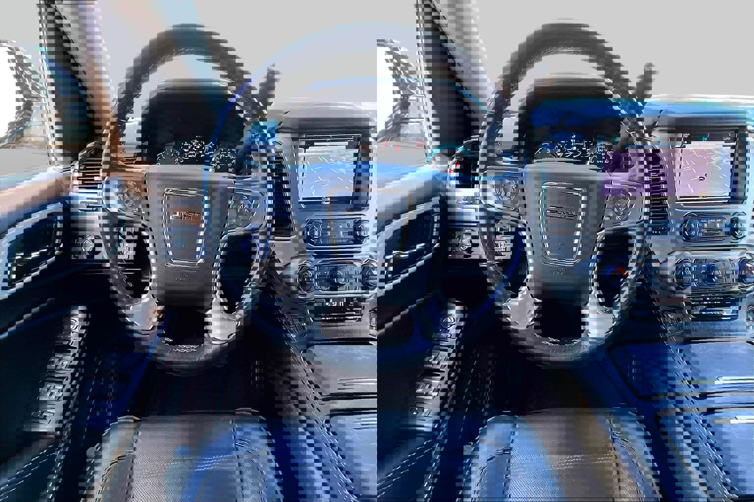 Used 2018 GMC Yukon XL Denali w/ Denali Ultimate Package image 3