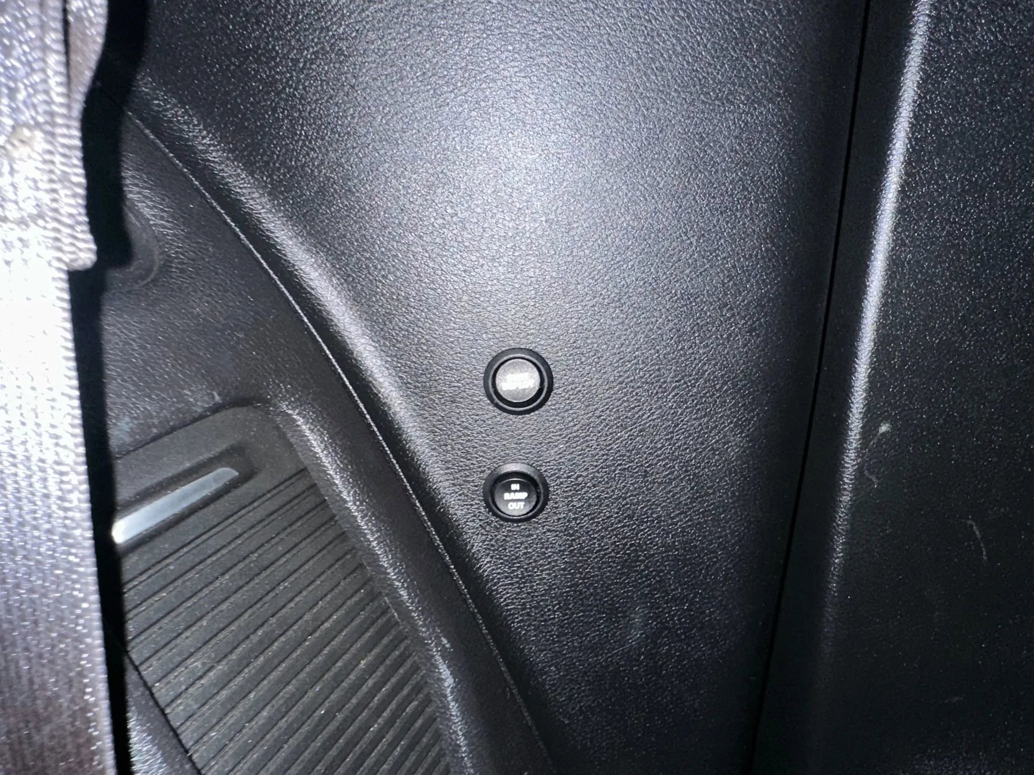 Used 2017 Chrysler Pacifica Limited w/ Advanced Safetytec Group image 59