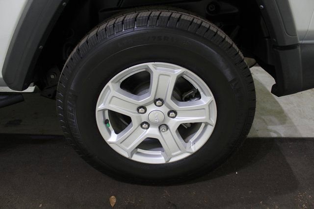 Used 2023 Jeep Wrangler Sport S image 17