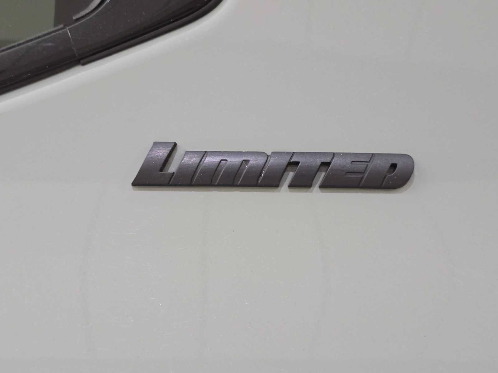 Used 2024 Toyota Tundra Limited AWD/4WD image 7