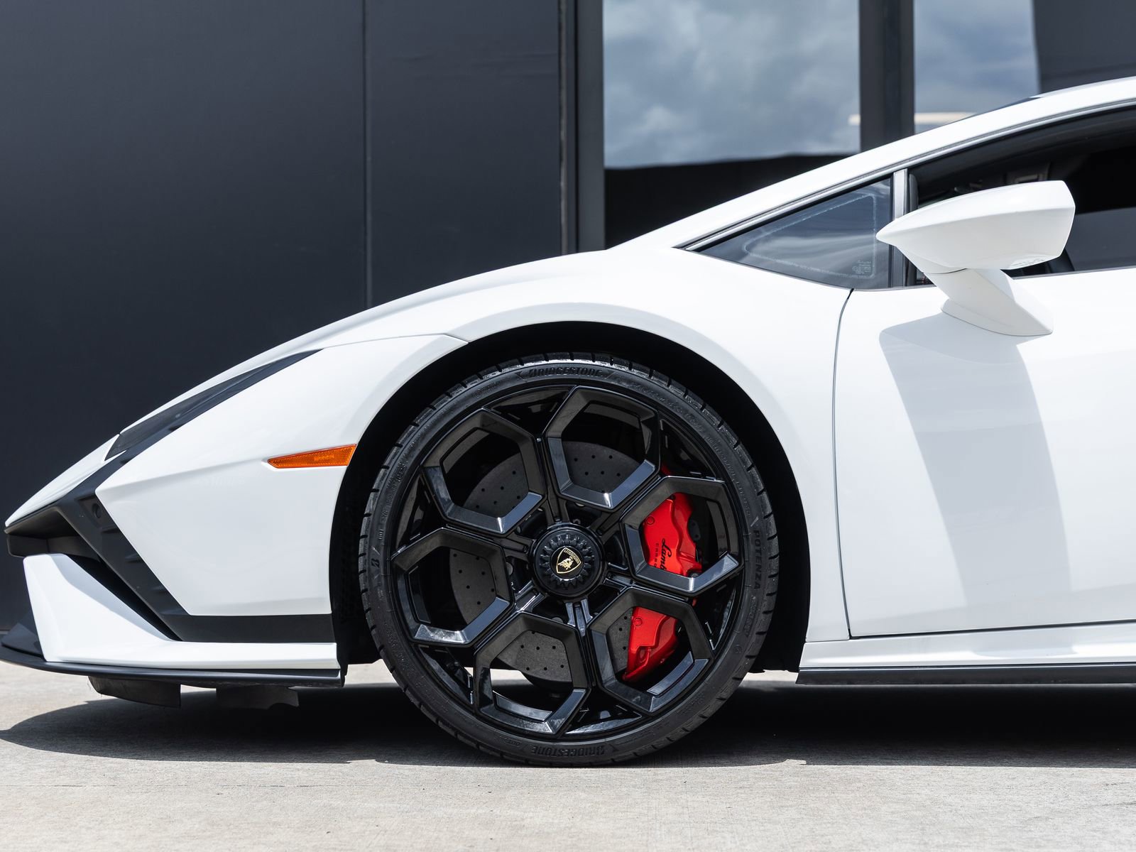 Used 2023 Lamborghini Huracan Tecnica image 12