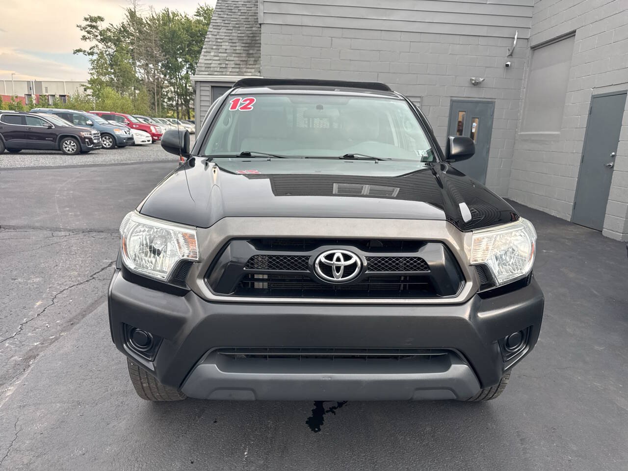 Used 2012 Toyota Tacoma 4x4 Regular Cab image 2