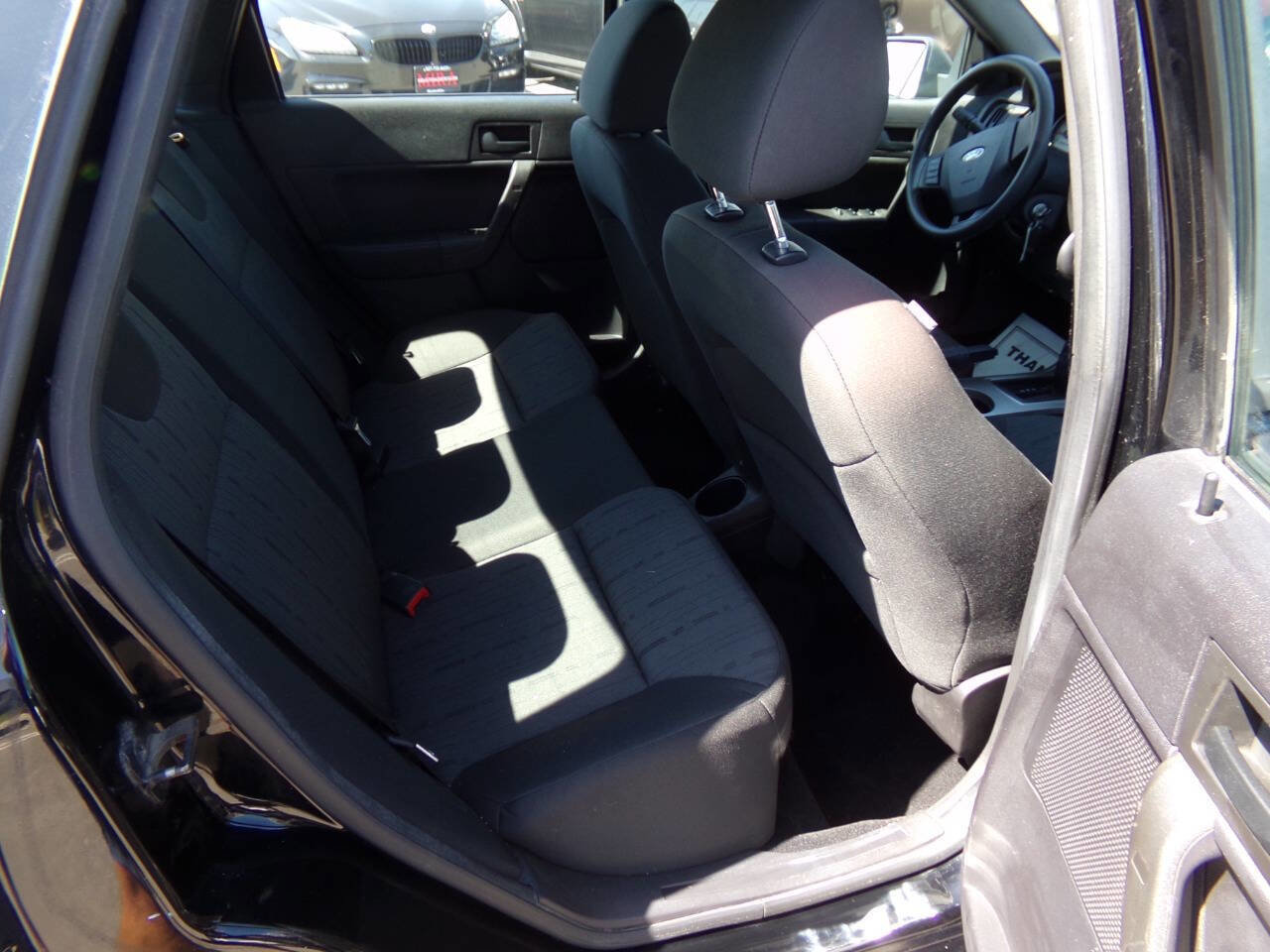 Used 2009 Ford Focus SE image 16