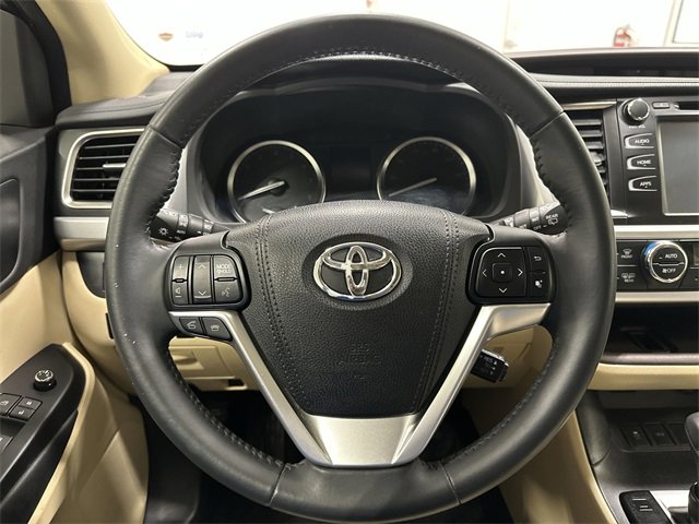Used 2016 Toyota Highlander XLE image 18