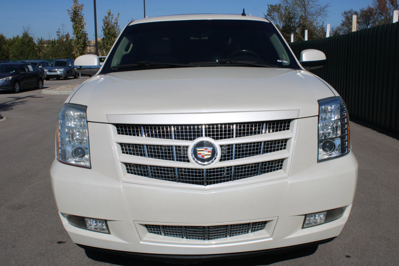 Used 2014 Cadillac Escalade Premium image 2