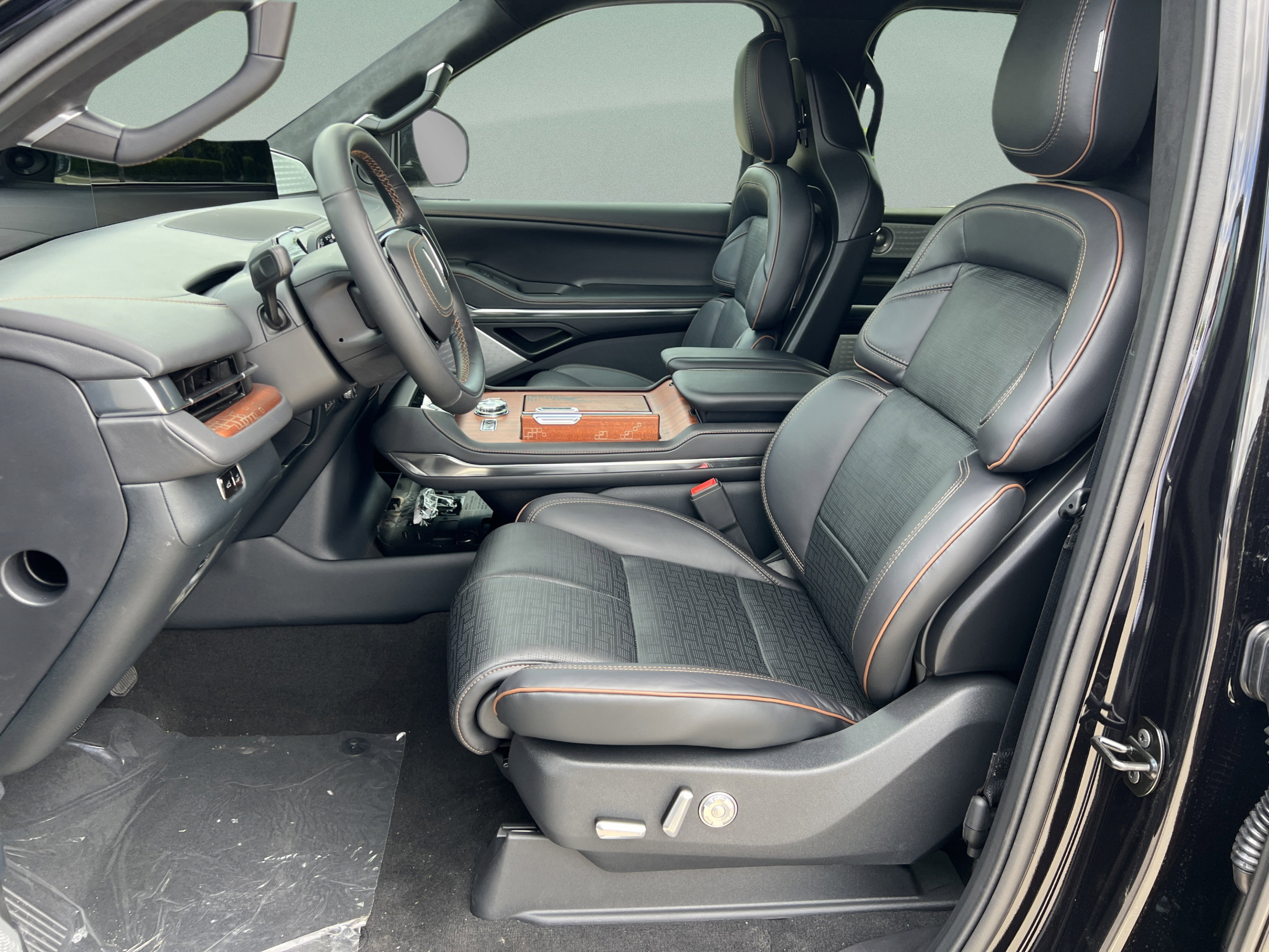 New 2026 Lincoln Navigator Black Label AWD/4WD image 18