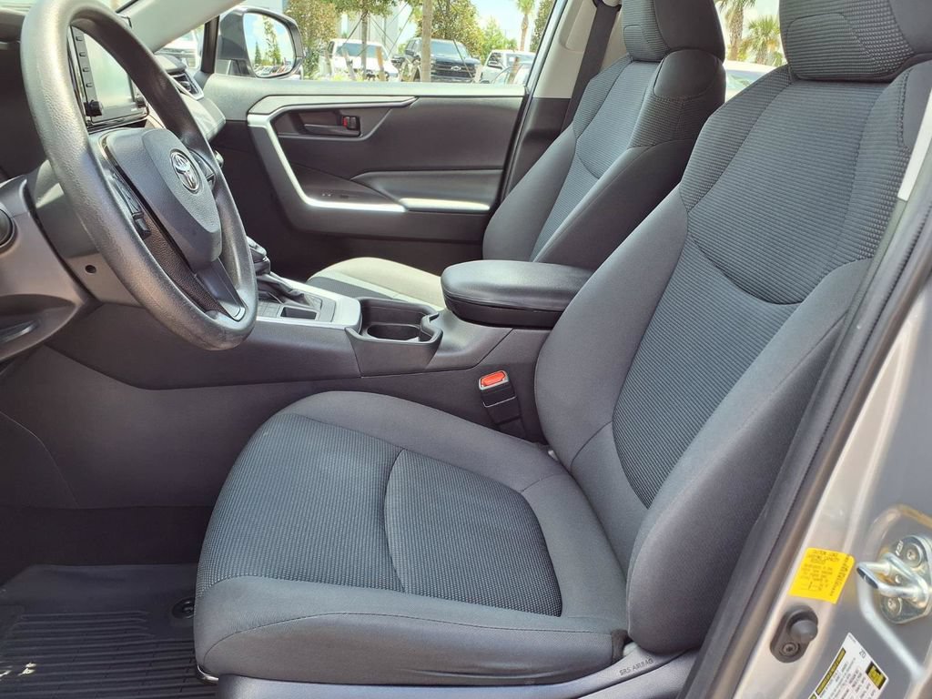 Used 2021 Toyota RAV4 LE AWD/4WD image 23