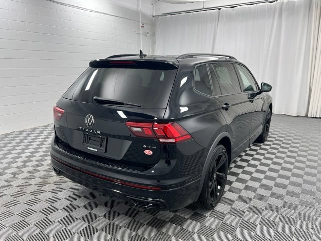 Used 2024 Volkswagen Tiguan SE R-Line AWD/4WD image 5