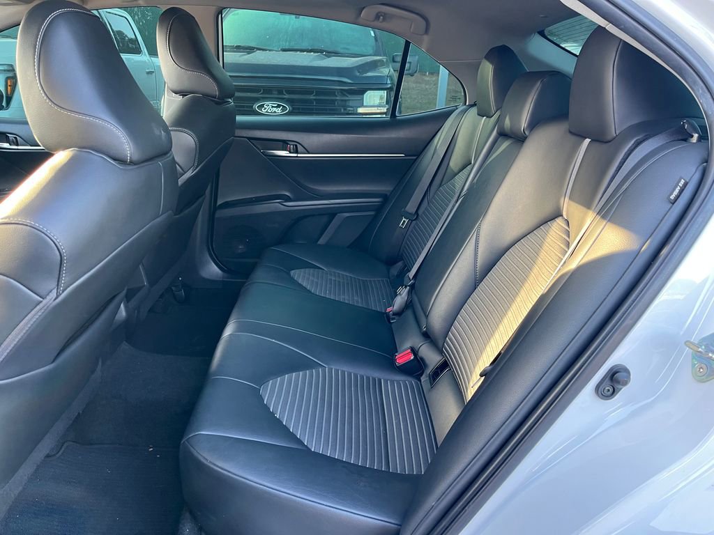 Used 2020 Toyota Camry SE image 10