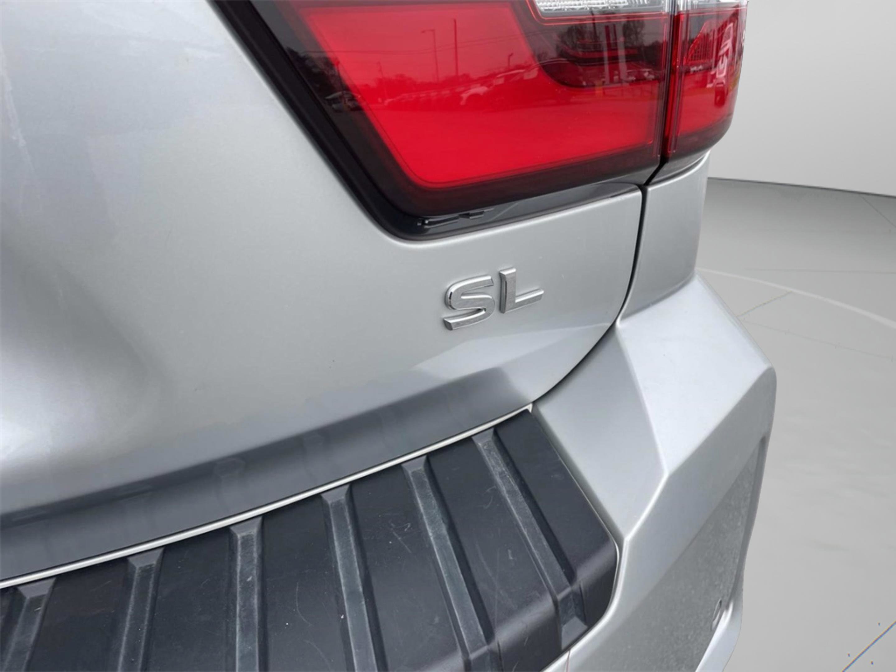 Used 2024 Nissan Armada SL w/ Captain's Chairs Package image 28