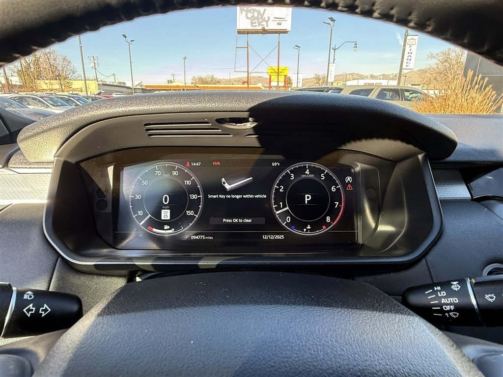 Used 2020 Land Rover Discovery Landmark image 24