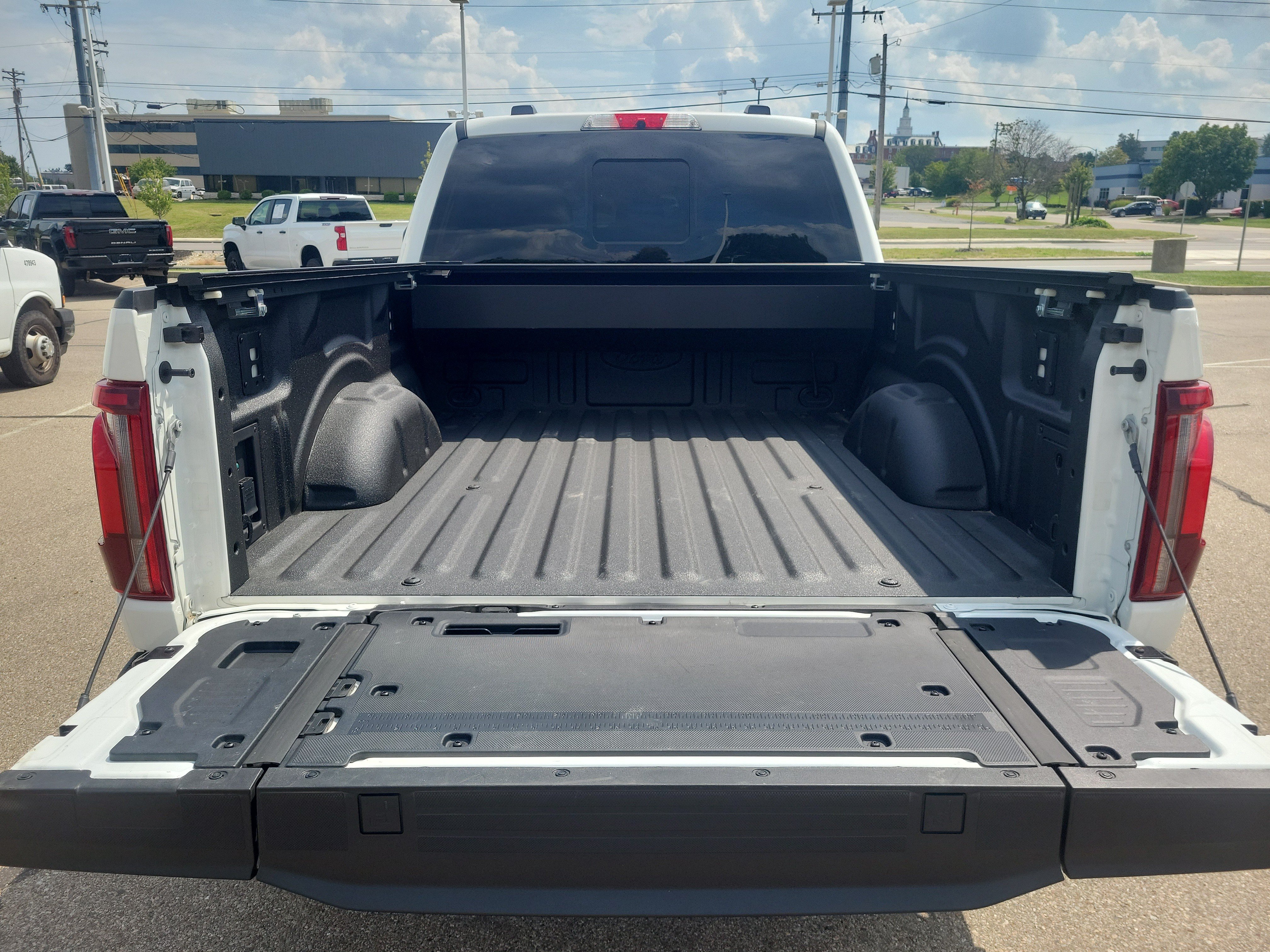 Used 2025 Ford F150 Platinum w/ FX4 Off-Road Package AWD/4WD image 7