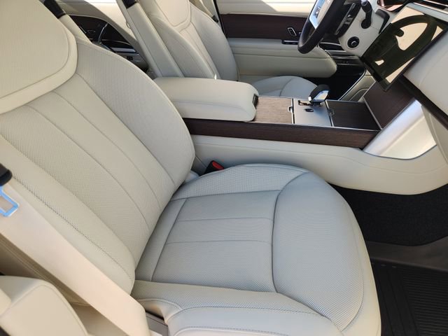 New 2026 Land Rover Range Rover Long Wheelbase SE image 9