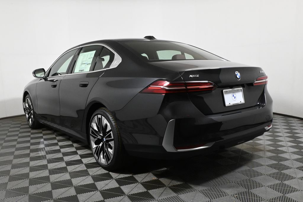 Used 2026 BMW 530i xDrive w/ Premium Package image 5