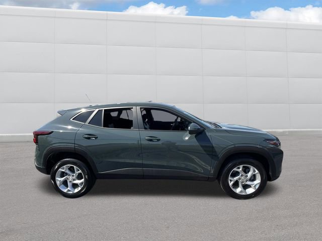 Used 2025 Chevrolet Trax LS w/ LS Convenience Package FWD image 9