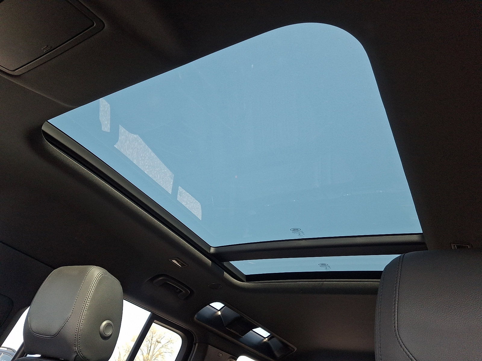 Used 2021 Land Rover Defender 110 X-Dynamic SE AWD/4WD image 14