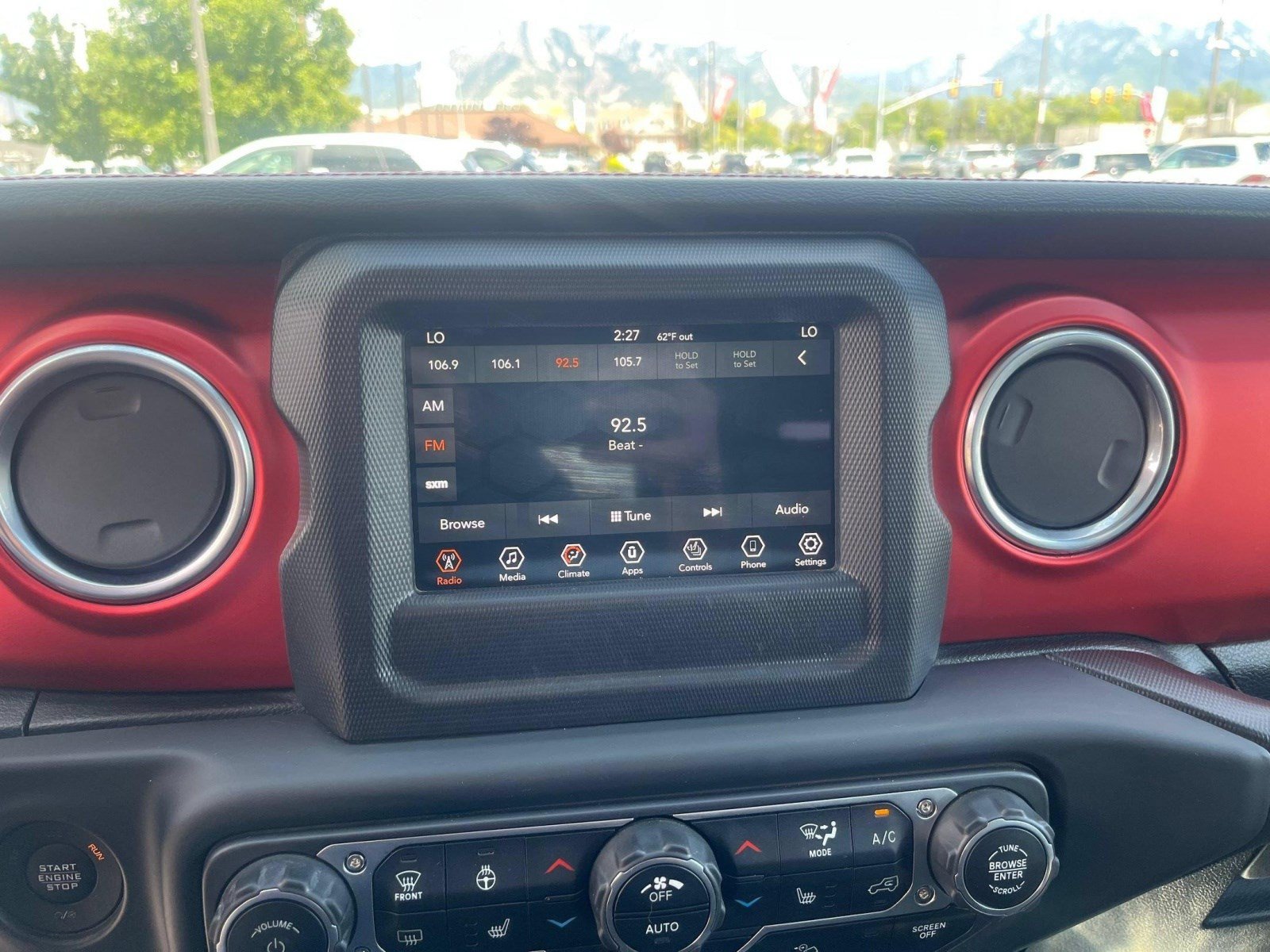 Used 2018 Jeep Wrangler Unlimited Rubicon w/ LED Lighting Group AWD/4WD image 19
