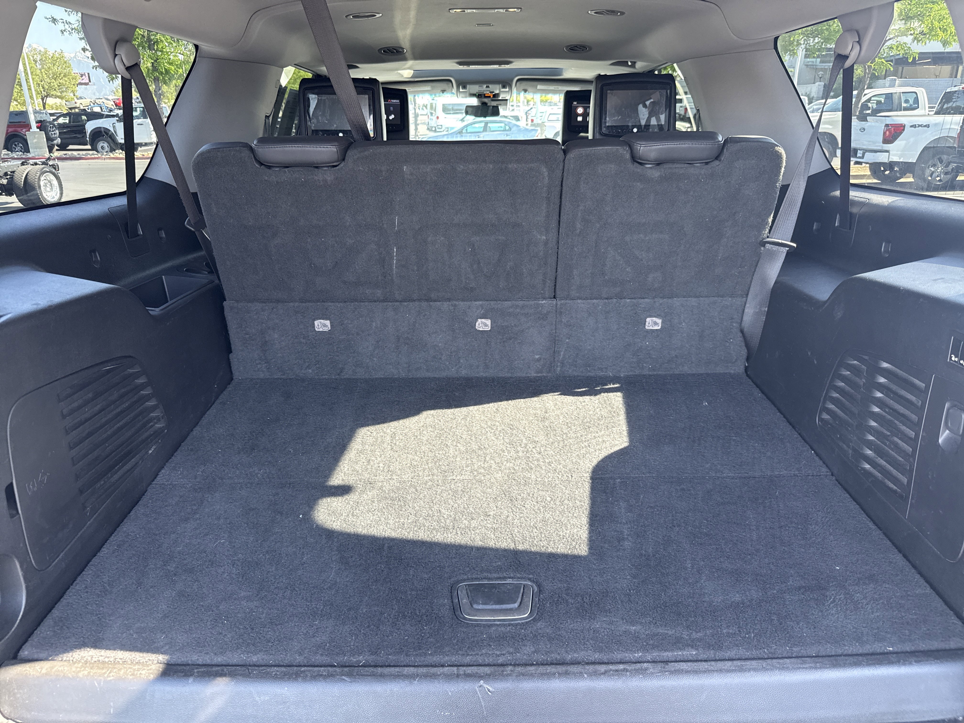 Used 2019 Cadillac Escalade ESV Luxury AWD/4WD image 28