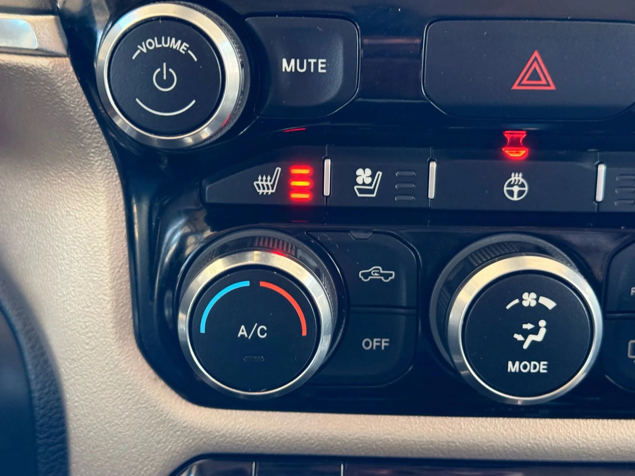 Used 2019 RAM 1500 Laramie AWD/4WD image 24