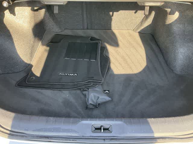 Used 2024 Nissan Altima 2.5 SV FWD image 16