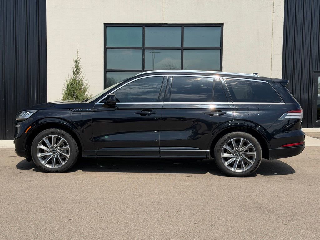 Used 2020 Lincoln Aviator Grand Touring w/ Elements Package Plus AWD/4WD image 2