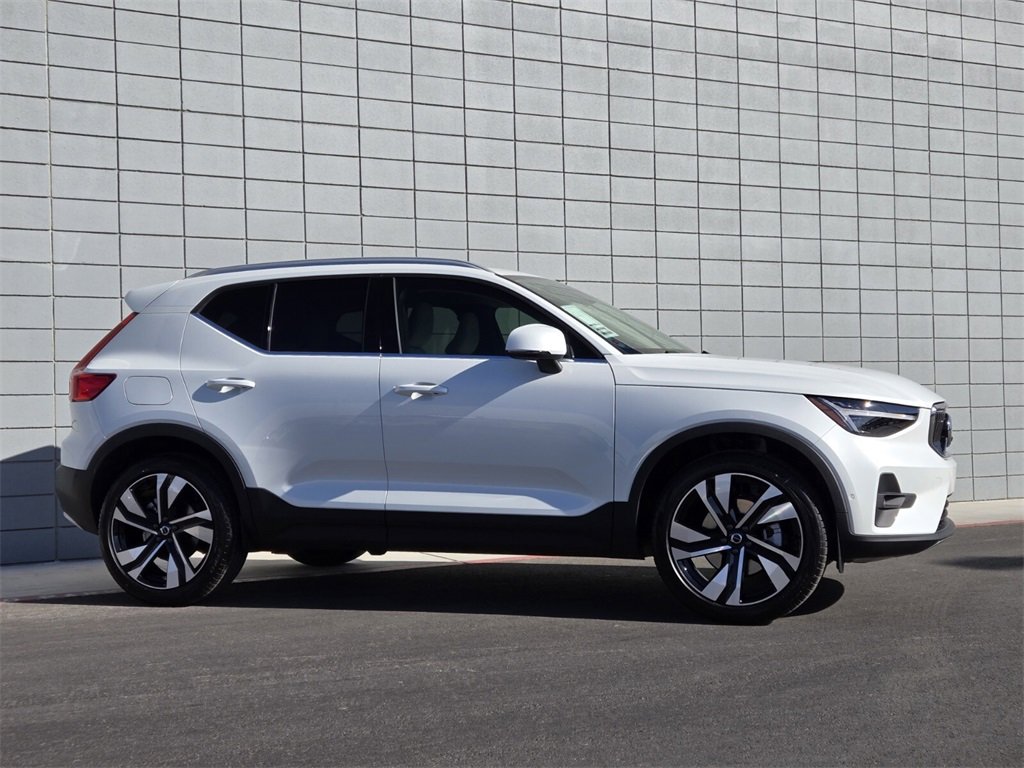 New 2025 Volvo XC40 B5 Ultra w/ Protection Package image 4
