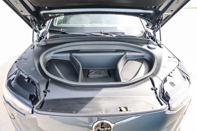 New 2025 Volvo EX90 Plus image 29