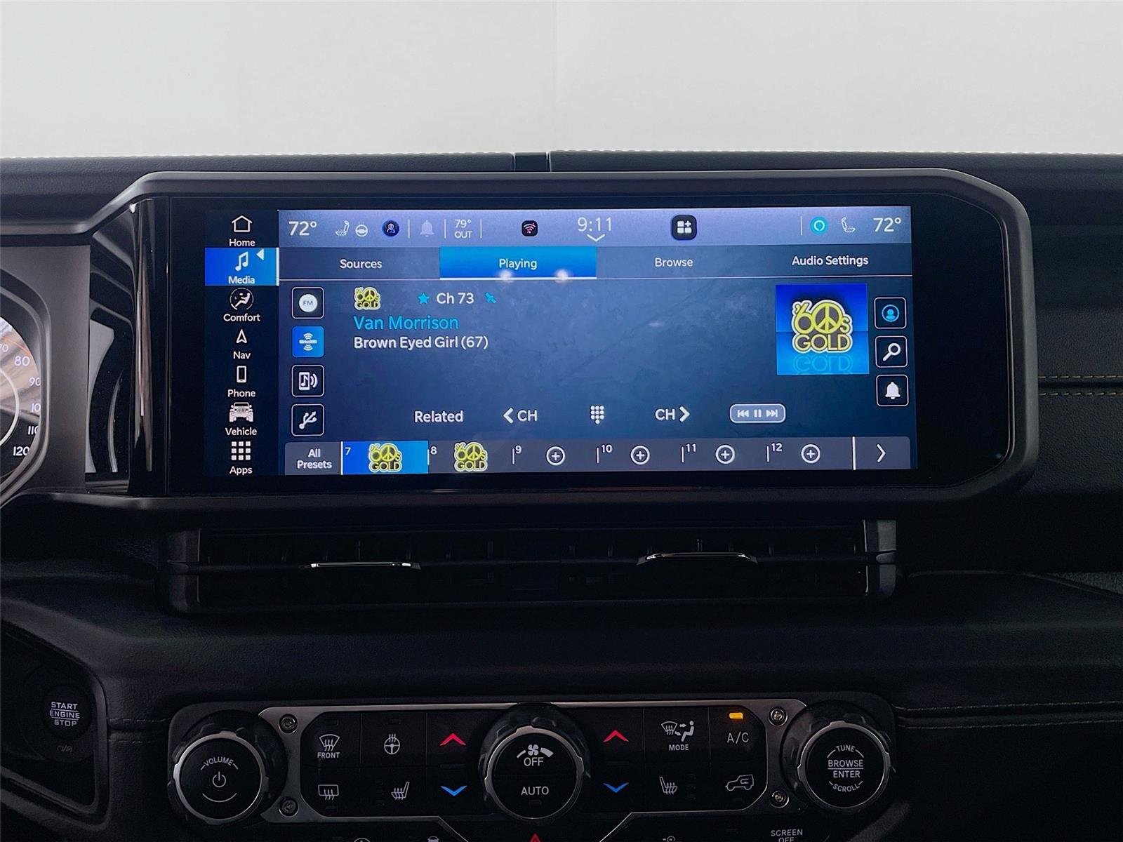 Used 2024 Jeep Wrangler Unlimited Sahara w/ Technology Group AWD/4WD image 19