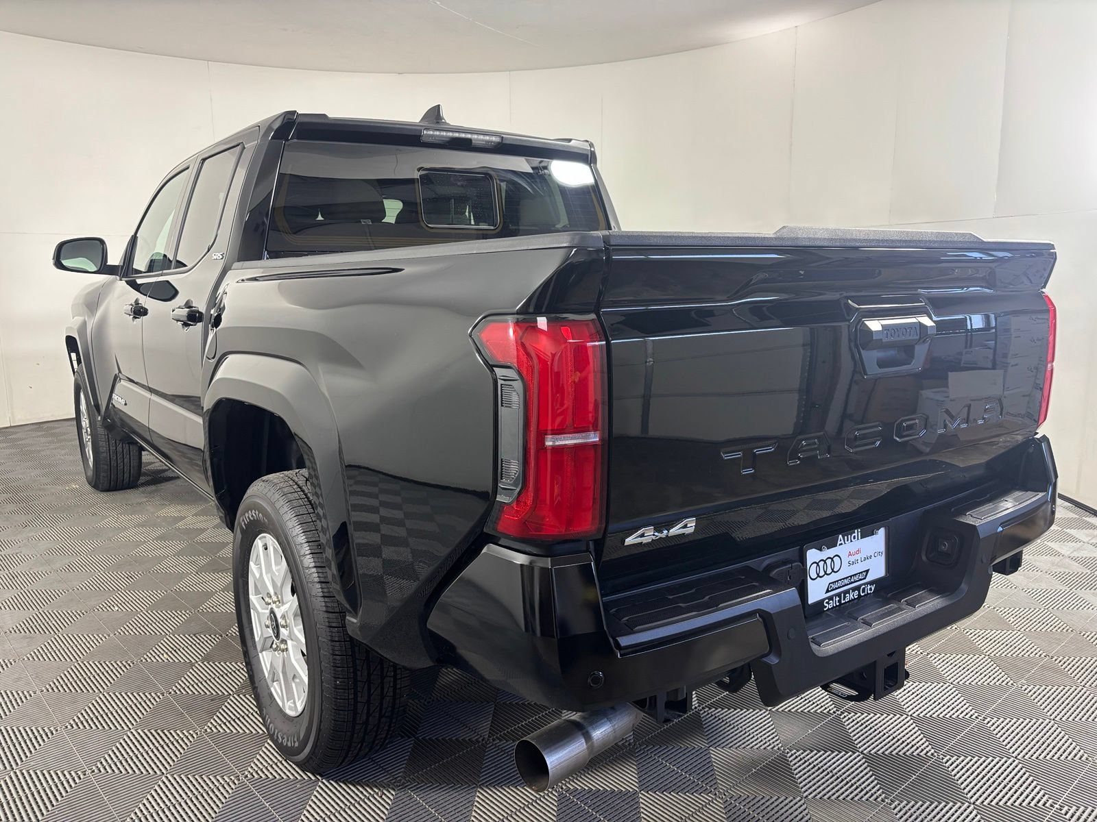 Used 2025 Toyota Tacoma SR5 AWD/4WD image 4